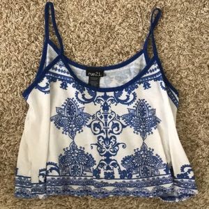 blue/white flowy crop top !